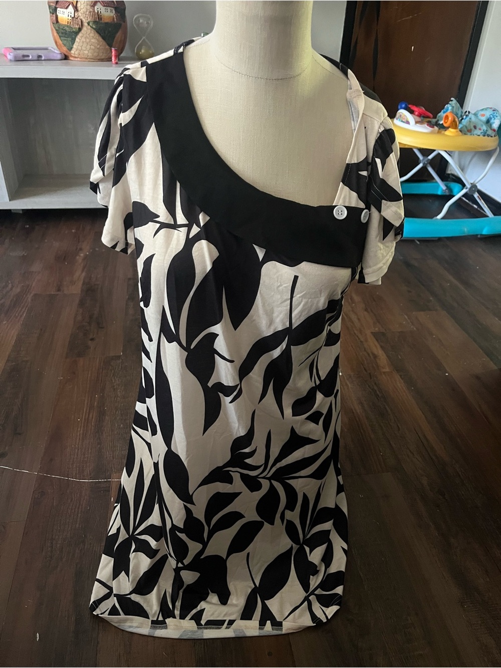 M. Sizes Black & White Leaf-Print Women's Dress